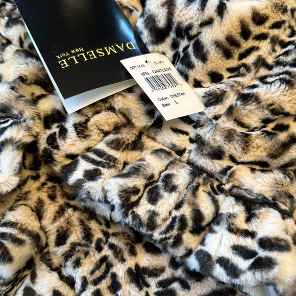 Damselle New York Faux Fur Cheetah Print Jacket - Picture 12 of 16